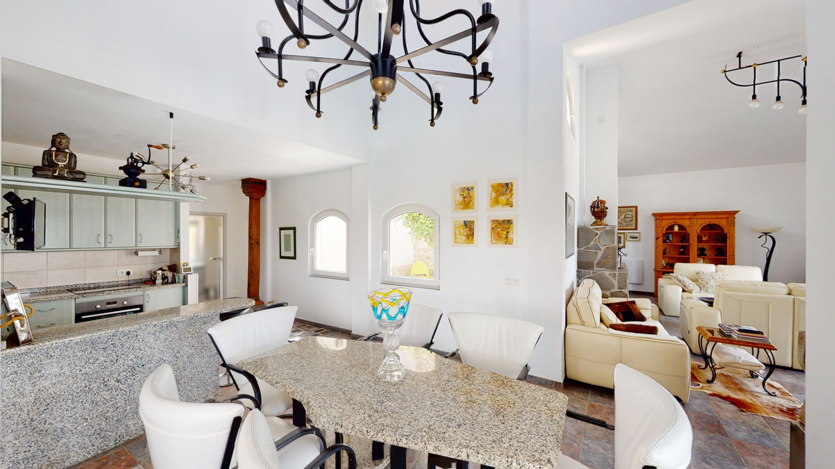 4 Bed Townhouse for sale in Sayalonga Costa Del Sol East, Málaga, Spain