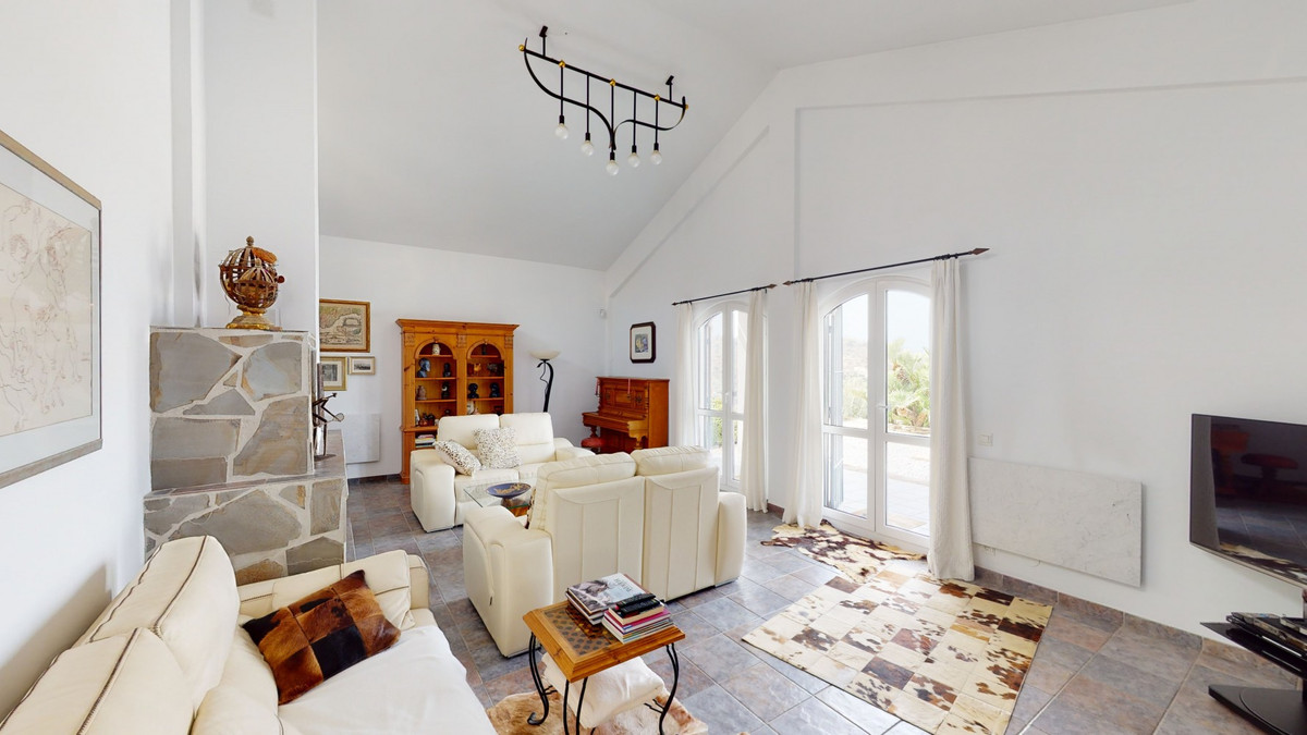 4 Bed Townhouse for sale in Sayalonga Costa Del Sol East, Málaga, Spain