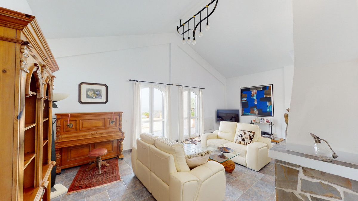 4 Bed Townhouse for sale in Sayalonga Costa Del Sol East, Málaga, Spain
