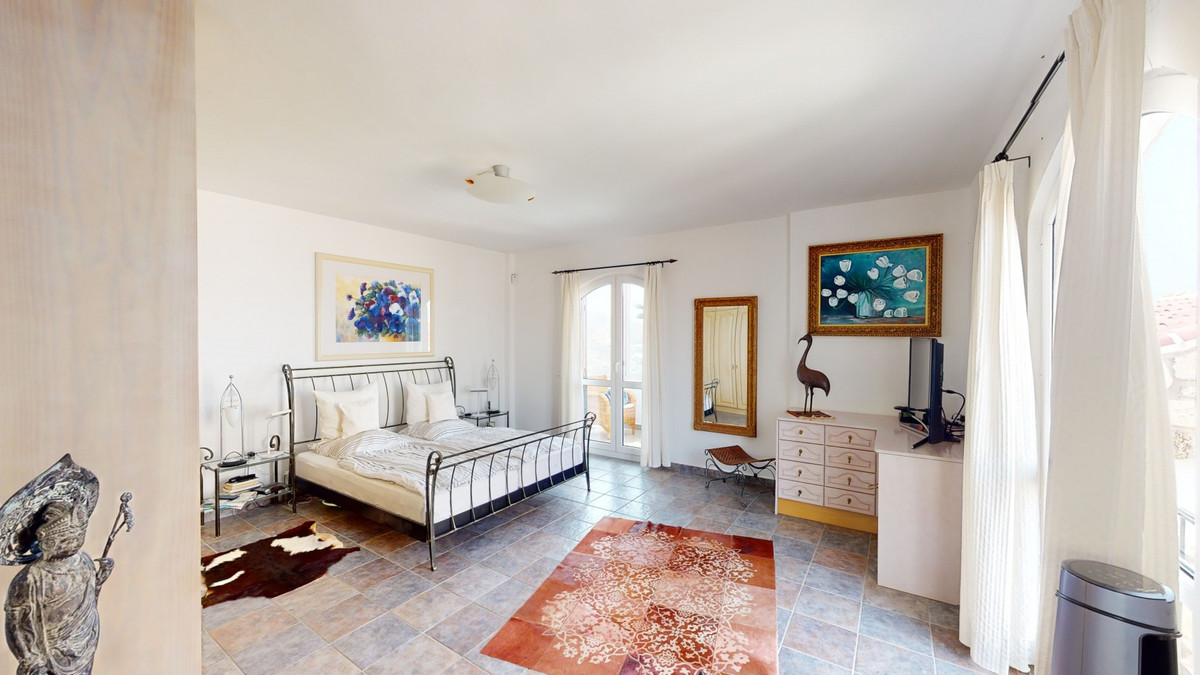 4 Bed Townhouse for sale in Sayalonga Costa Del Sol East, Málaga, Spain