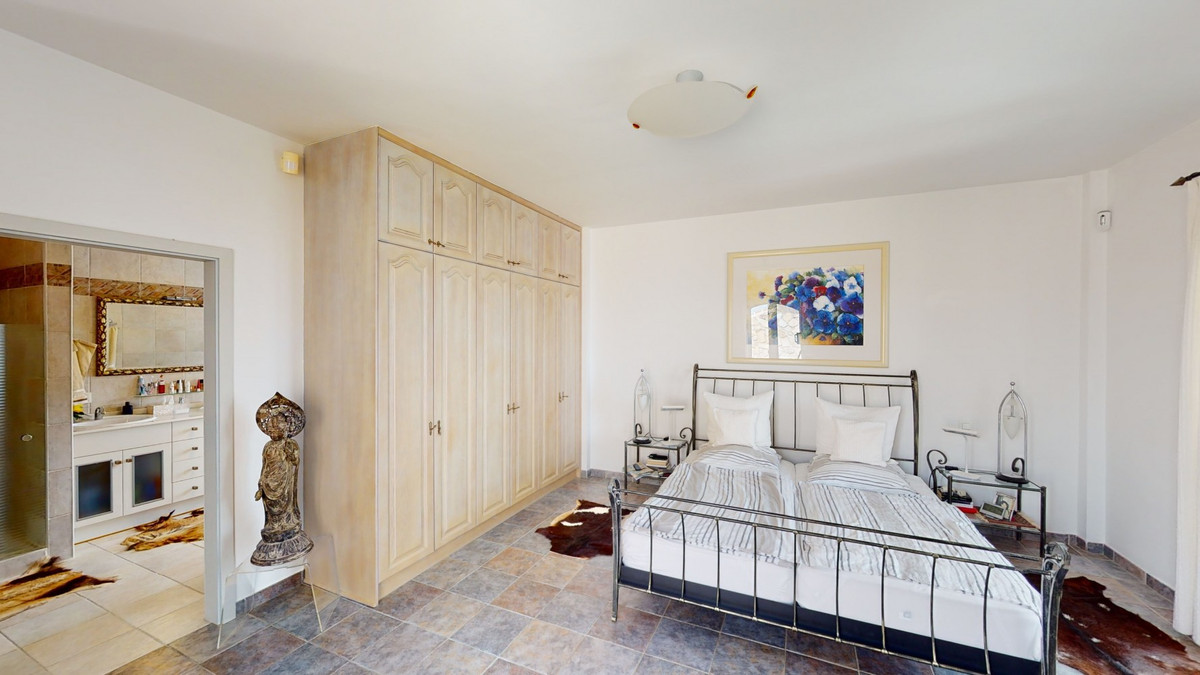 4 Bed Townhouse for sale in Sayalonga Costa Del Sol East, Málaga, Spain