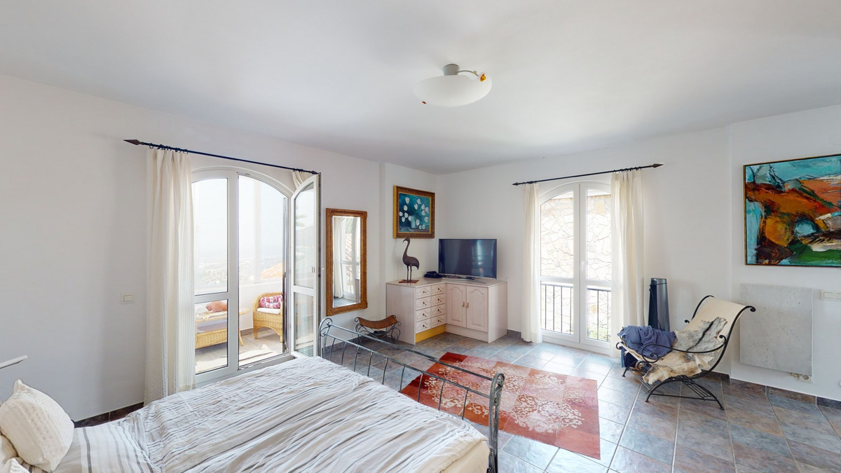4 Bed Townhouse for sale in Sayalonga Costa Del Sol East, Málaga, Spain