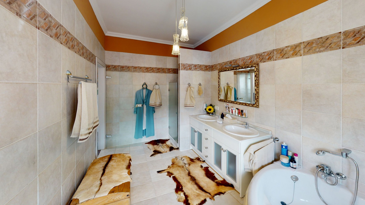 4 Bed Townhouse for sale in Sayalonga Costa Del Sol East, Málaga, Spain