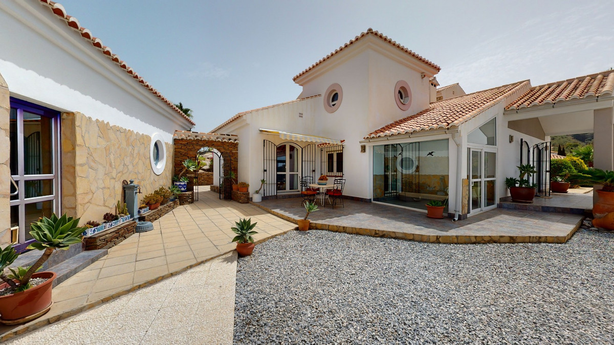 4 Bed Townhouse for sale in Sayalonga Costa Del Sol East, Málaga, Spain