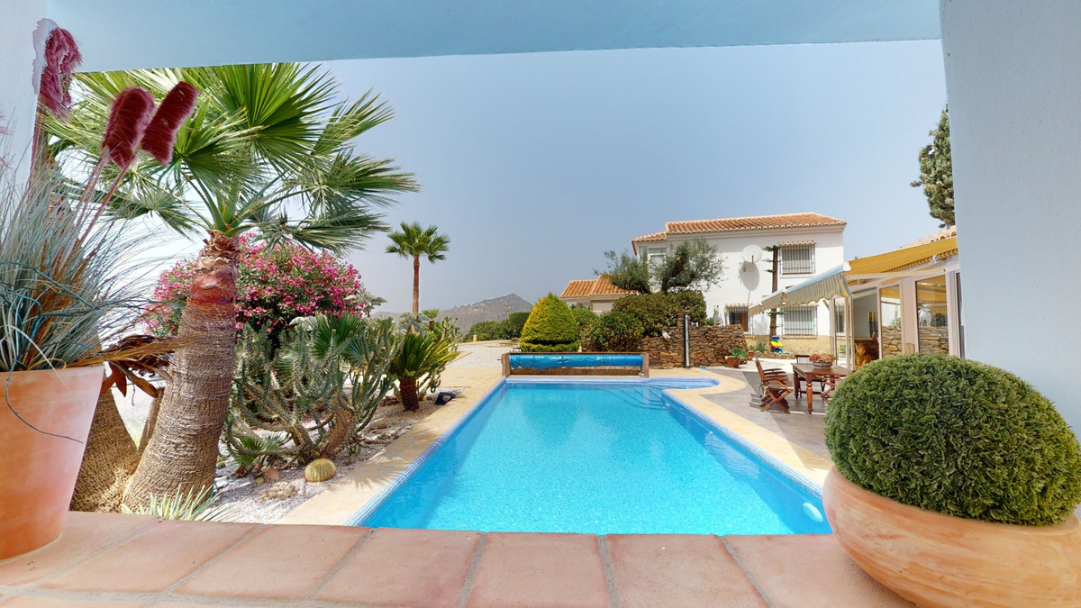 4 Bed Townhouse for sale in Sayalonga Costa Del Sol East, Málaga, Spain