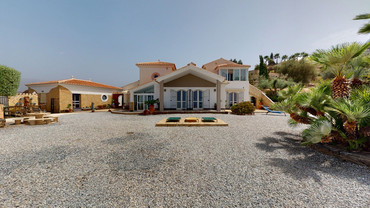 4 Bed Townhouse for sale in Sayalonga Costa Del Sol East, Málaga, Spain
