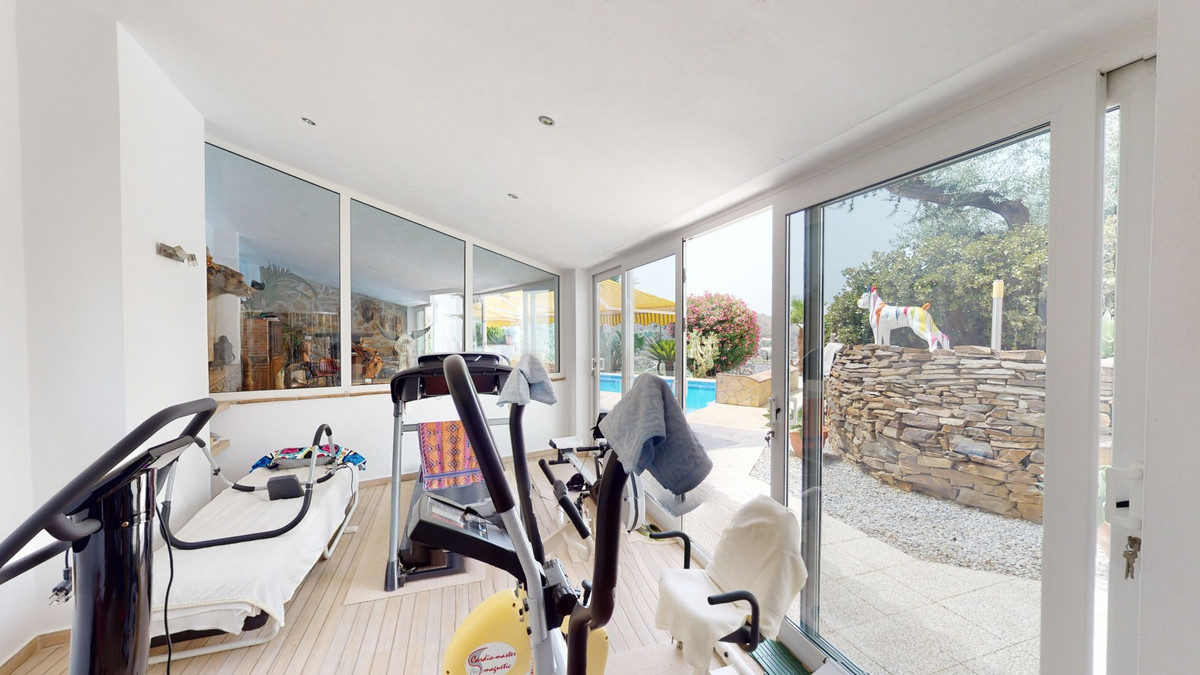 4 Bed Townhouse for sale in Sayalonga Costa Del Sol East, Málaga, Spain