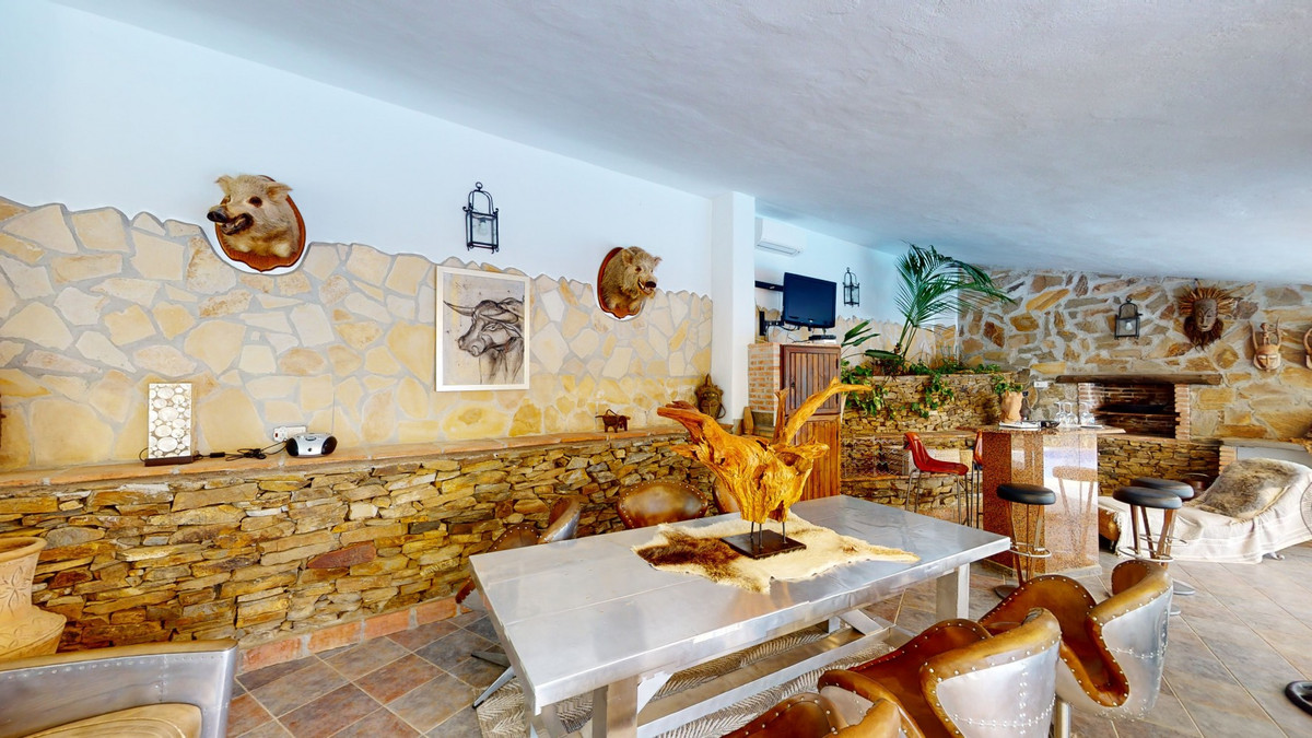 4 Bed Townhouse for sale in Sayalonga Costa Del Sol East, Málaga, Spain