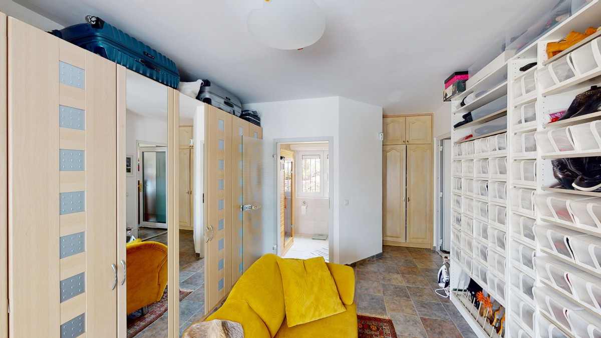 4 Bed Townhouse for sale in Sayalonga Costa Del Sol East, Málaga, Spain