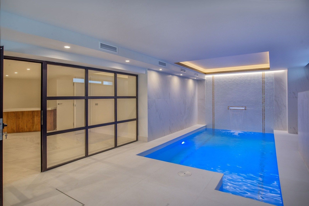Se vende Villa - Chalet de 7 dormitorios en Costa Del Sol, Málaga, España