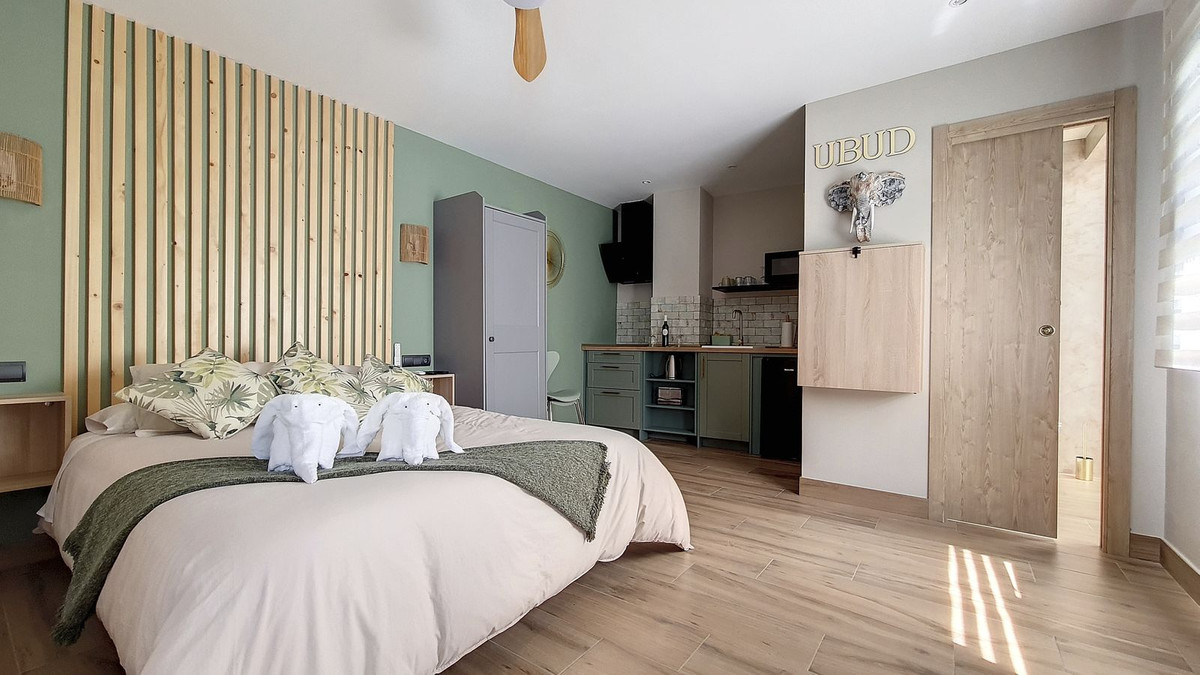 5 Bed Commercial unit for sale in Cómpeta Costa Del Sol East, Málaga, Spain