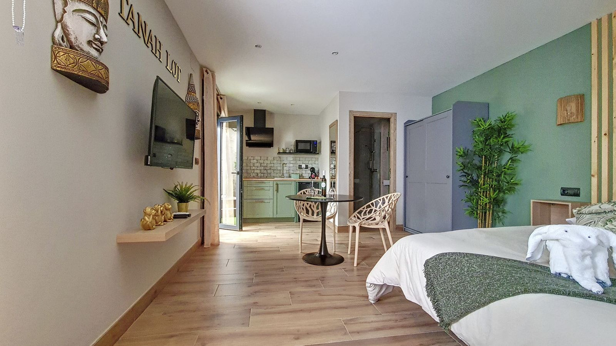 5 Bed Commercial unit for sale in Cómpeta Costa Del Sol East, Málaga, Spain