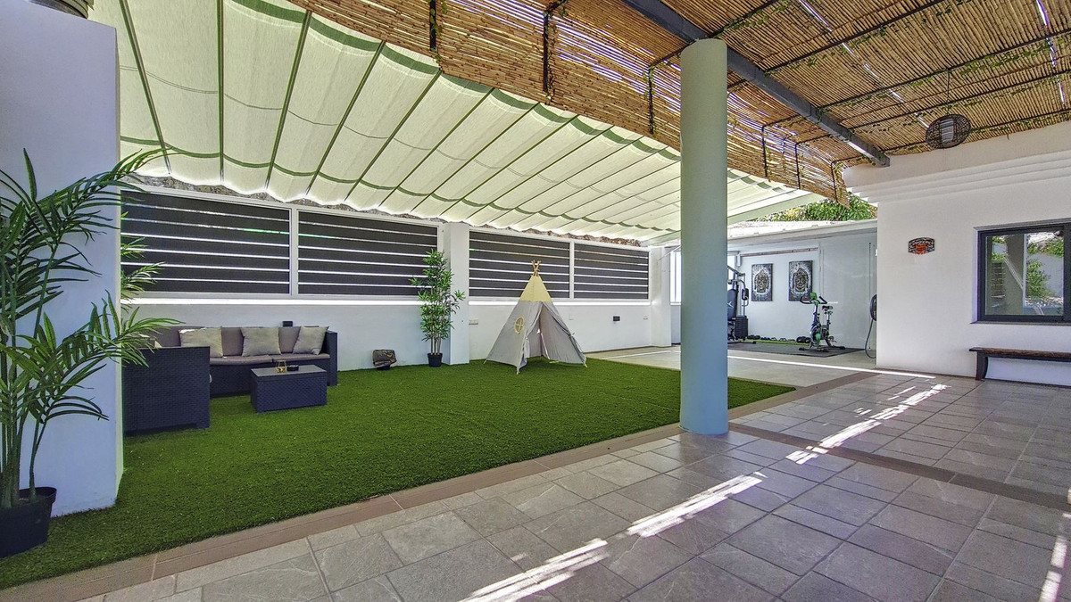 5 Bed Commercial unit for sale in Cómpeta Costa Del Sol East, Málaga, Spain