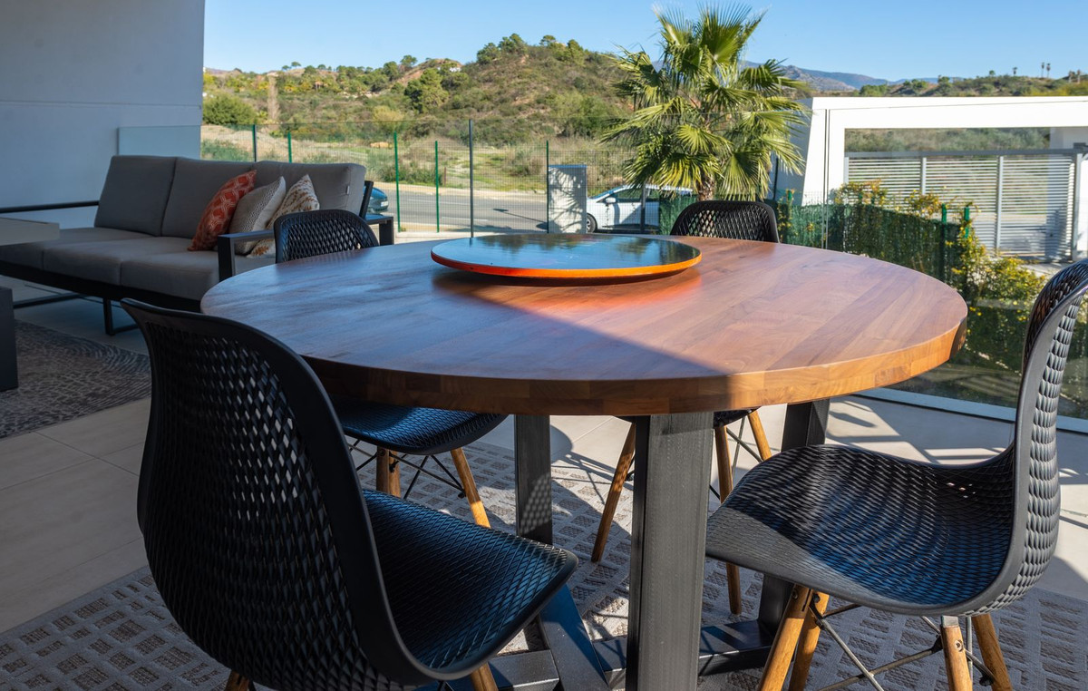 2 Bed Apartment for sale in Selwo Costa Del Sol, Málaga, Spain