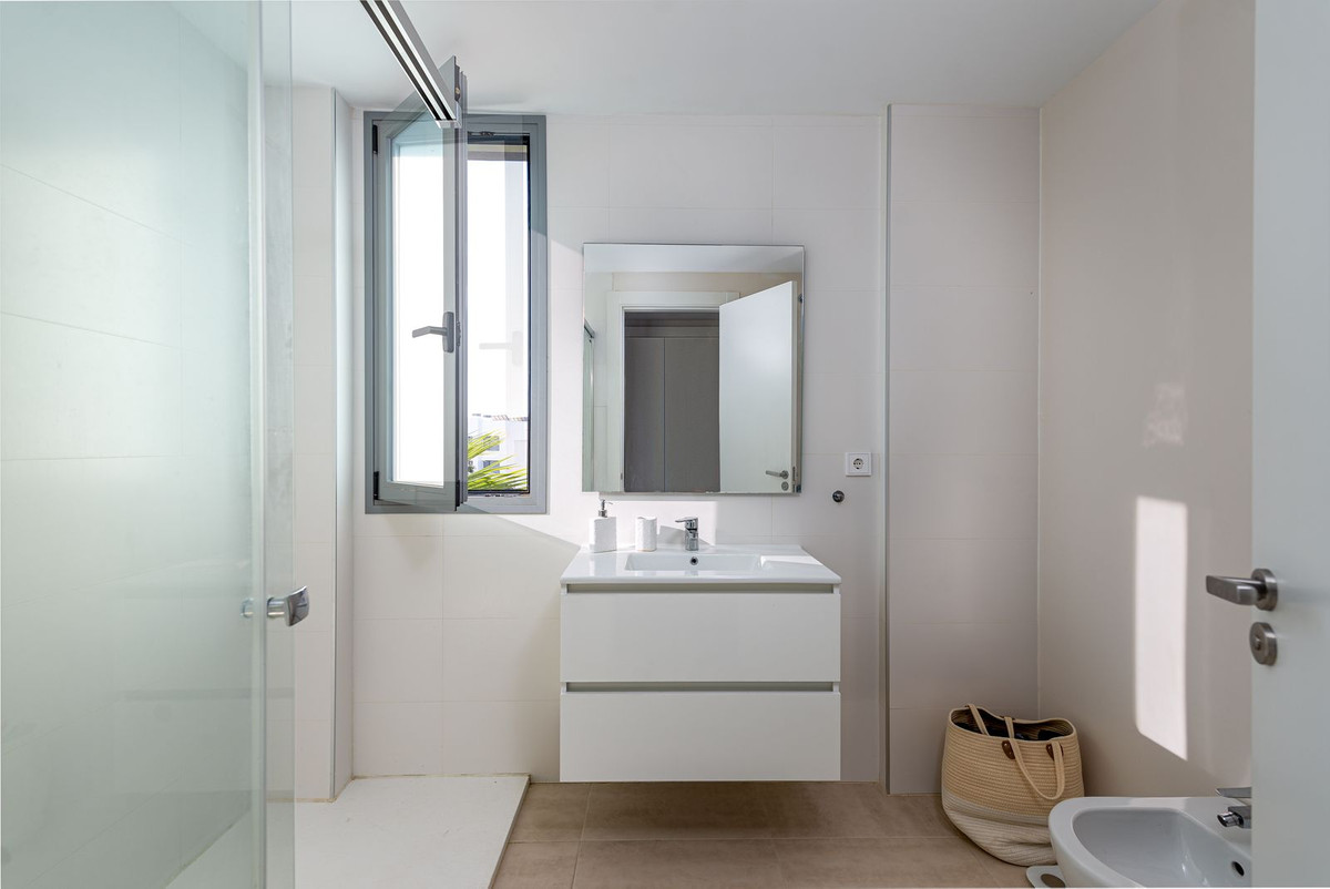2 Bed Apartment for sale in Selwo Costa Del Sol, Málaga, Spain