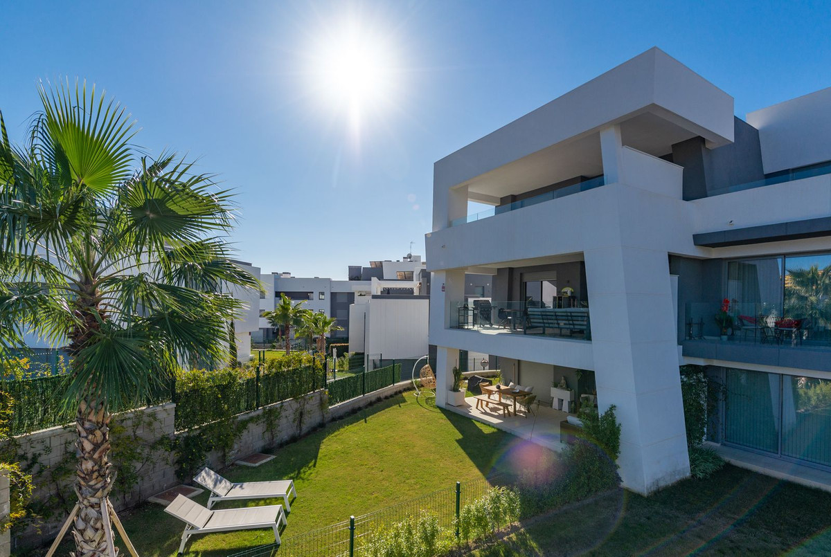 2 Bed Apartment for sale in Selwo Costa Del Sol, Málaga, Spain