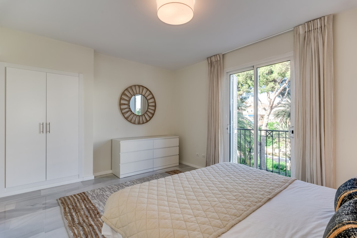 2 Bed Apartment for sale in Puerto Banús Costa Del Sol, Málaga, Spain