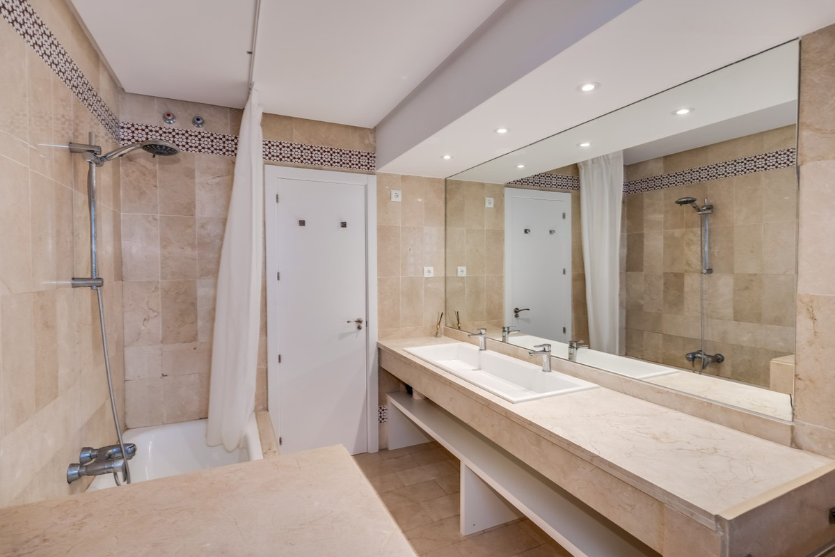 2 Bed Apartment for sale in Puerto Banús Costa Del Sol, Málaga, Spain