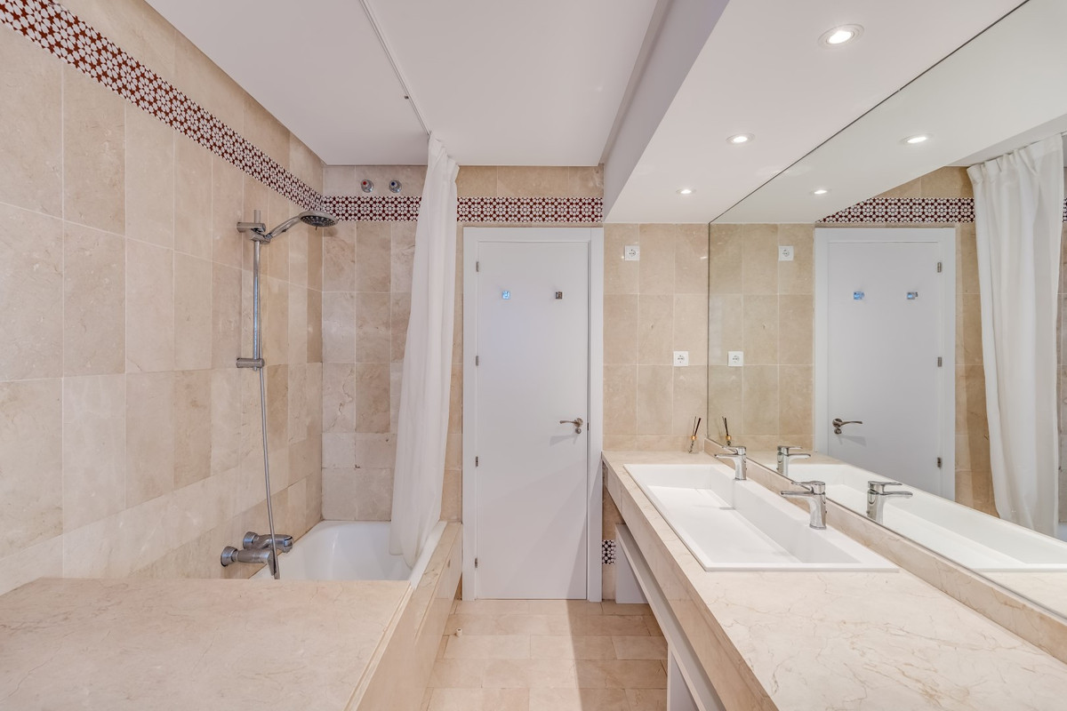 2 Bed Apartment for sale in Puerto Banús Costa Del Sol, Málaga, Spain