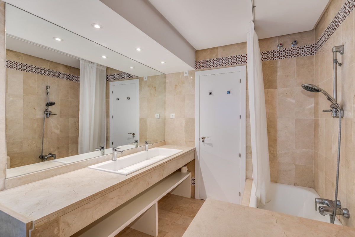 2 Bed Apartment for sale in Puerto Banús Costa Del Sol, Málaga, Spain