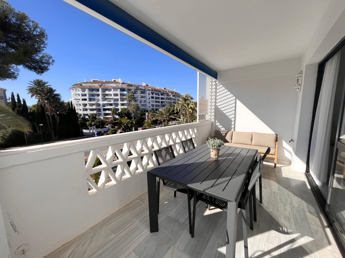 2 Bed Apartment for sale in Puerto Banús Costa Del Sol, Málaga, Spain