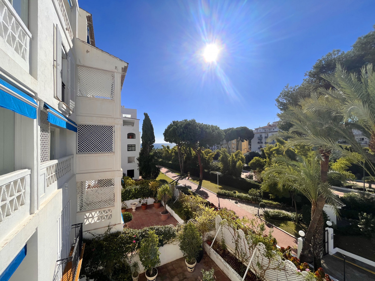 2 Bed Apartment for sale in Puerto Banús Costa Del Sol, Málaga, Spain