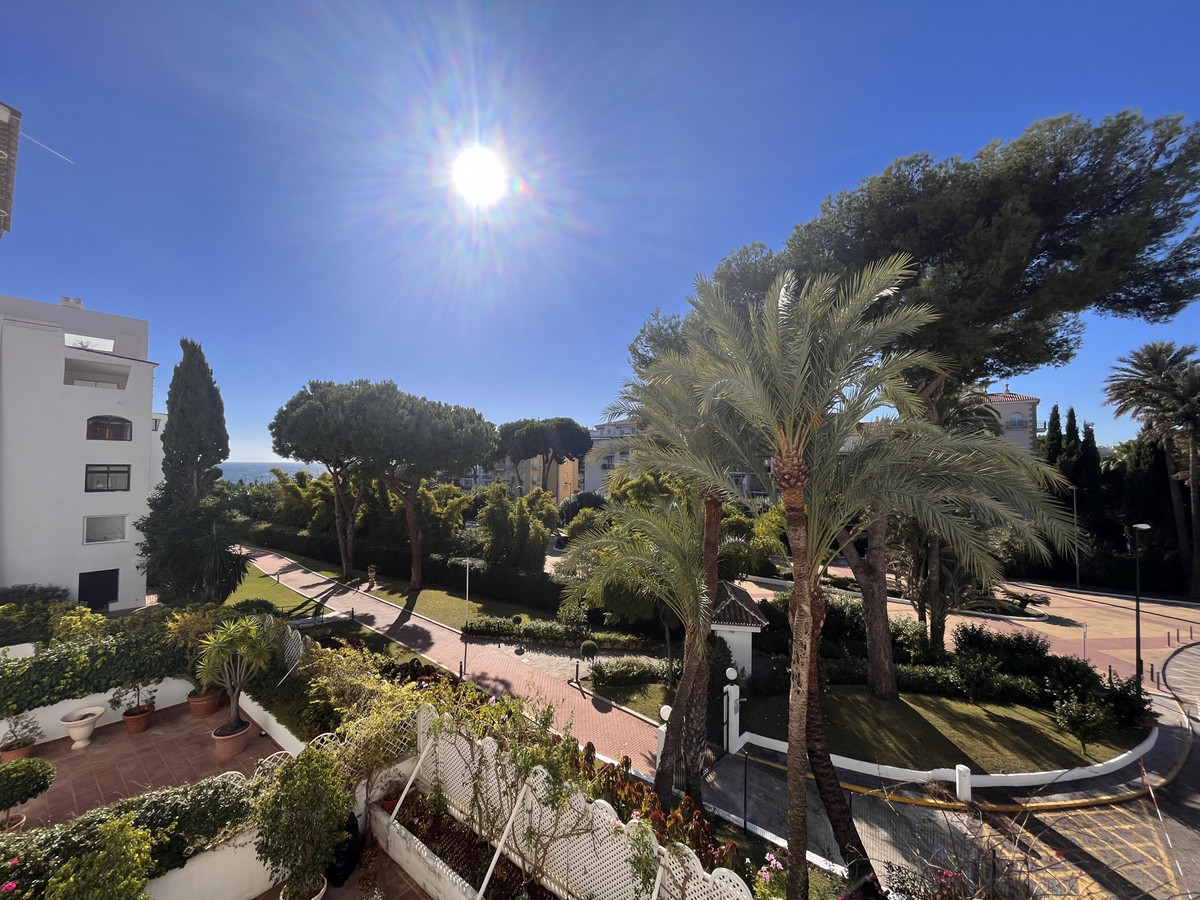 2 Bed Apartment for sale in Puerto Banús Costa Del Sol, Málaga, Spain