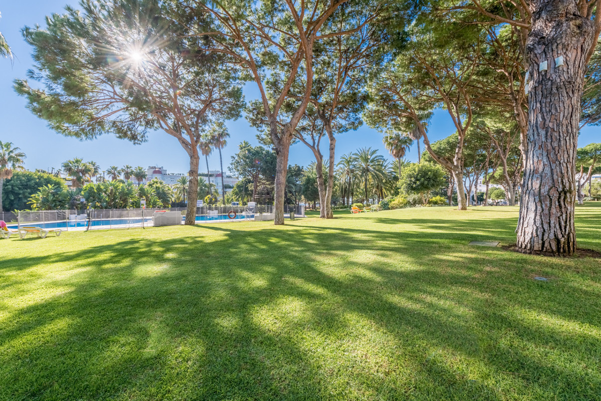 2 Bed Apartment for sale in Puerto Banús Costa Del Sol, Málaga, Spain