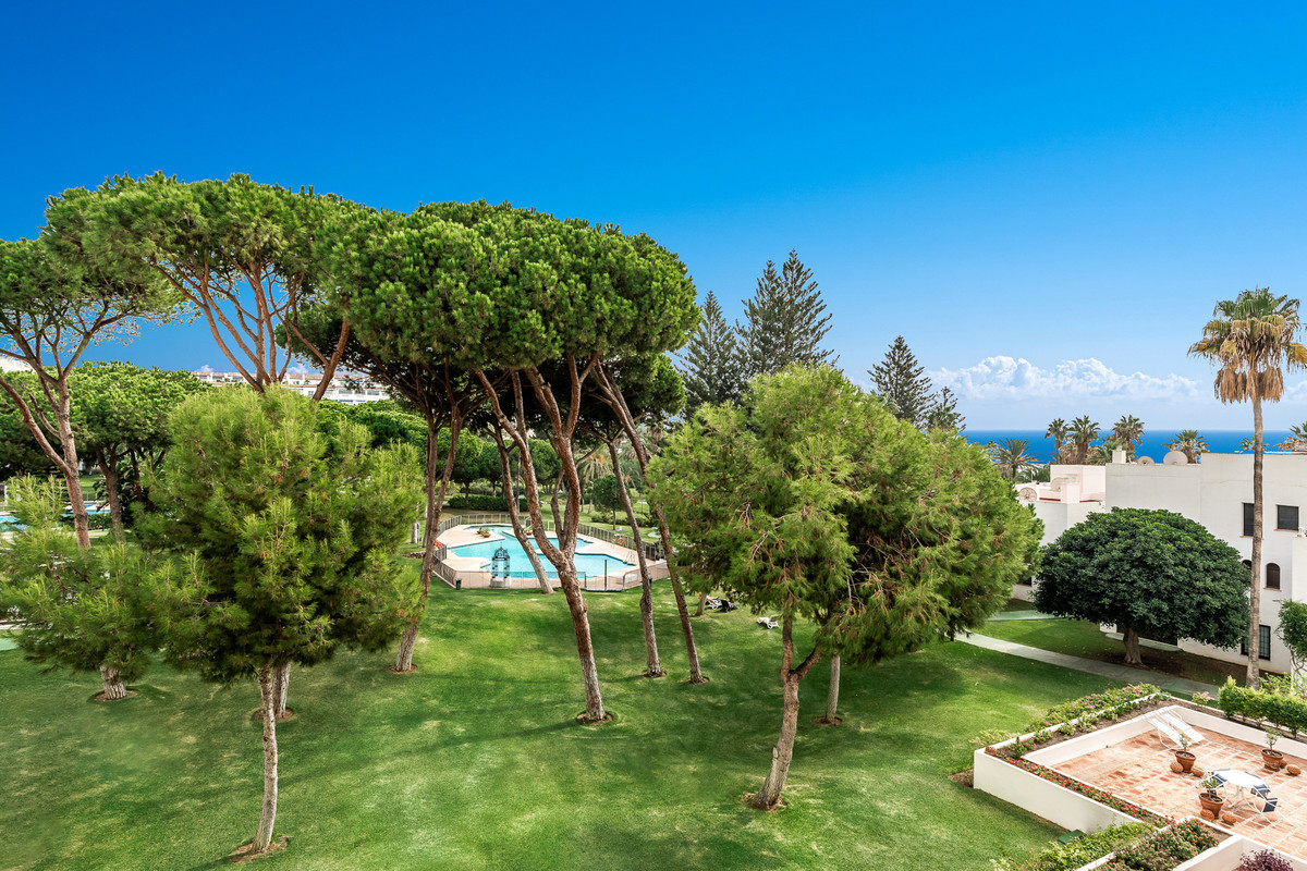 2 Bed Apartment for sale in Puerto Banús Costa Del Sol, Málaga, Spain