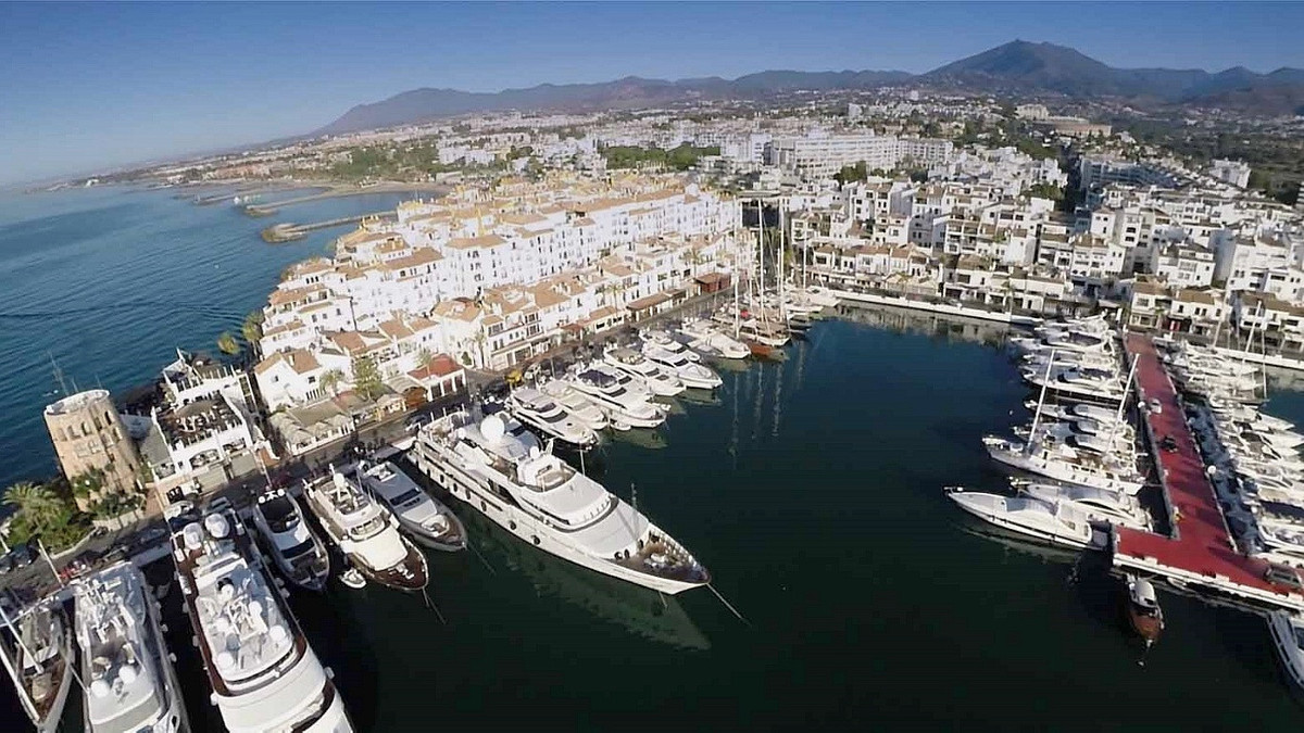 2 Bed Apartment for sale in Puerto Banús Costa Del Sol, Málaga, Spain