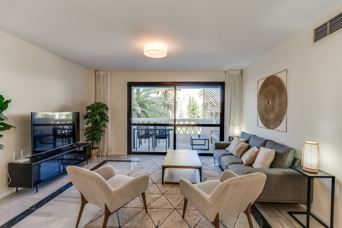 2 Bed Apartment for sale in Puerto Banús Costa Del Sol, Málaga, Spain
