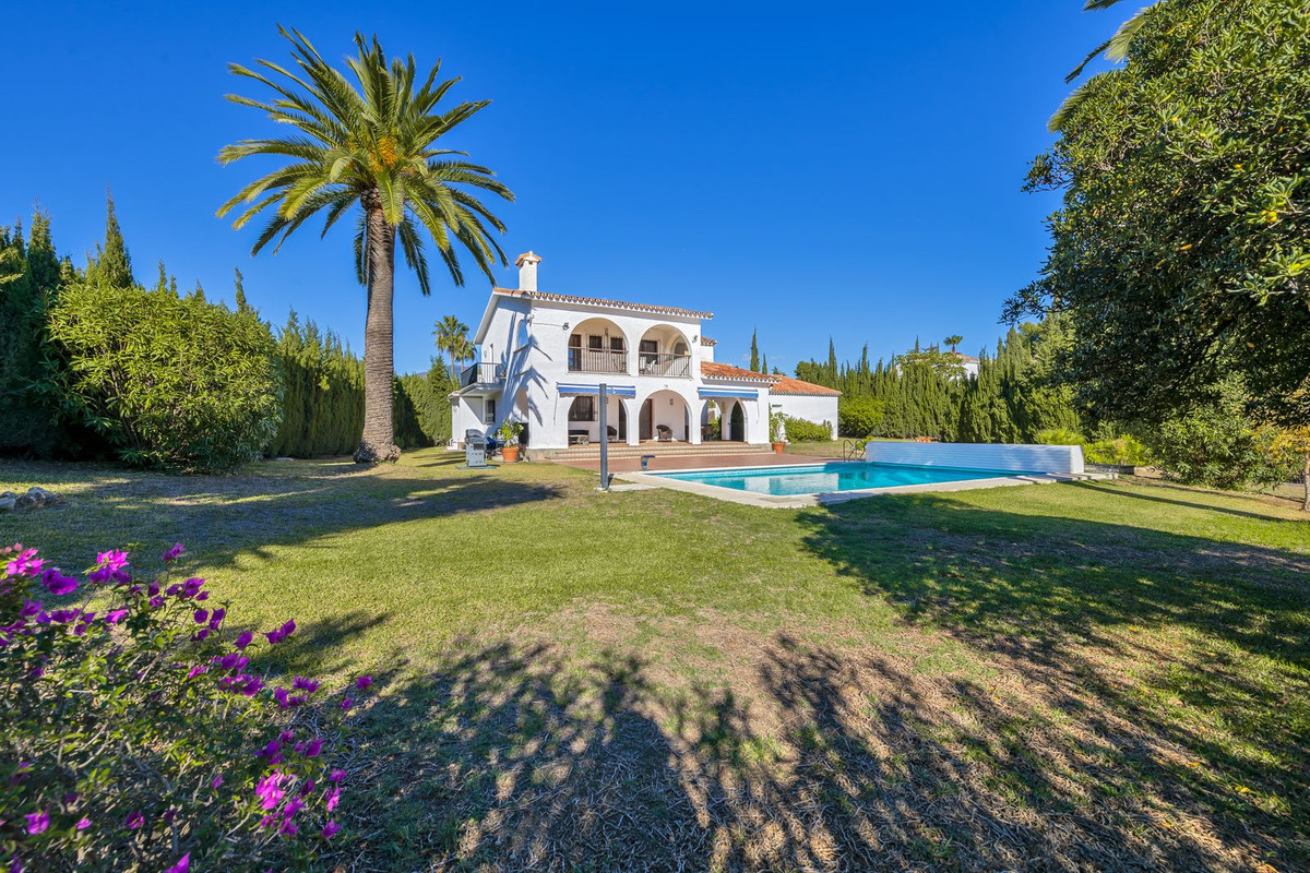 5 Bed Townhouse for sale in Atalaya Costa Del Sol, Málaga, Spain