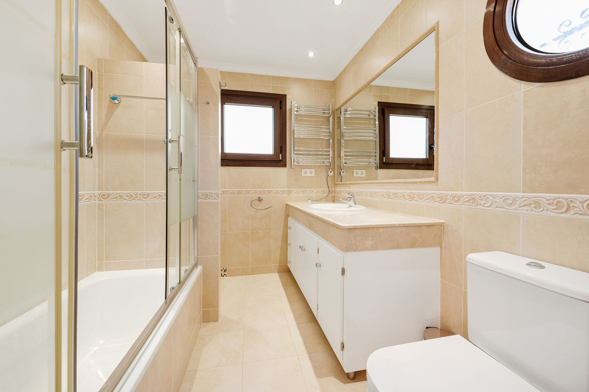 5 Bed Townhouse for sale in Atalaya Costa Del Sol, Málaga, Spain