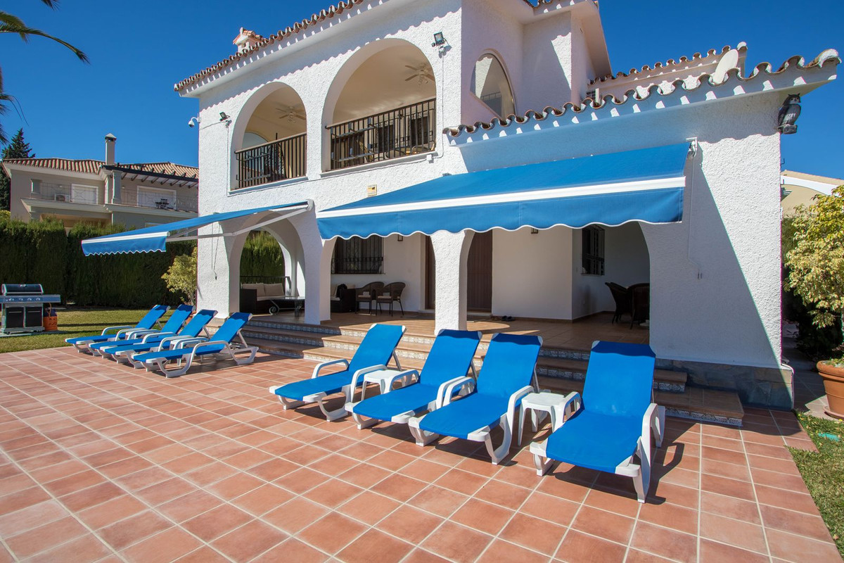 5 Bed Townhouse for sale in Atalaya Costa Del Sol, Málaga, Spain