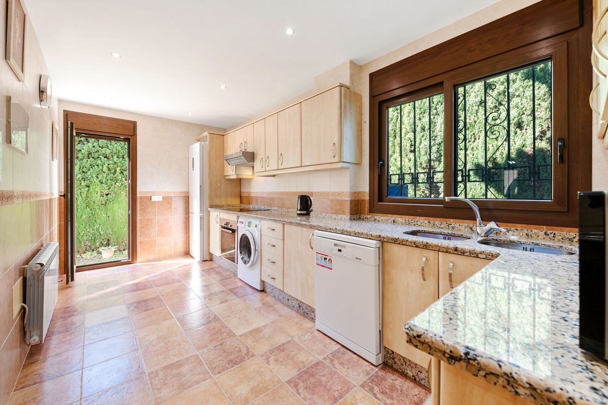 5 Bed Townhouse for sale in Atalaya Costa Del Sol, Málaga, Spain