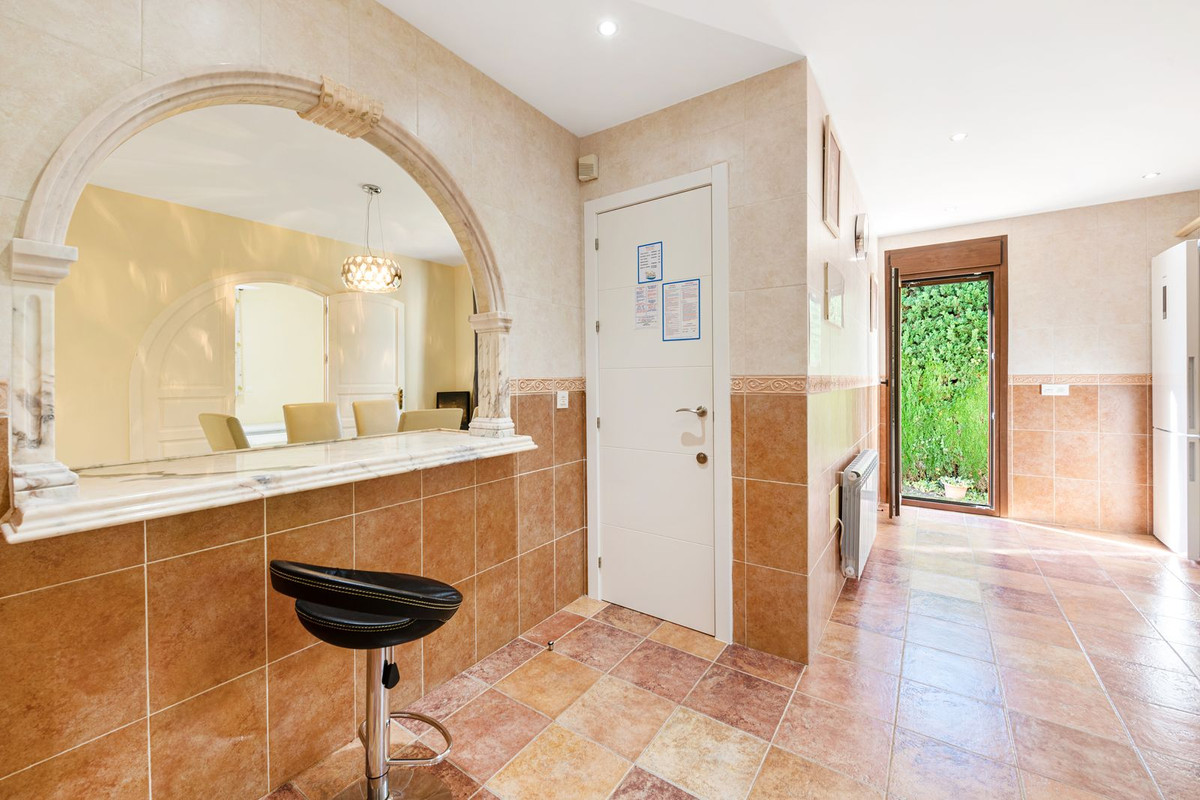 5 Bed Townhouse for sale in Atalaya Costa Del Sol, Málaga, Spain