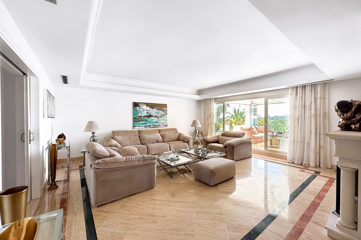 3 Bed Apartment for sale in The Golden Mile Costa Del Sol, Málaga, Spain