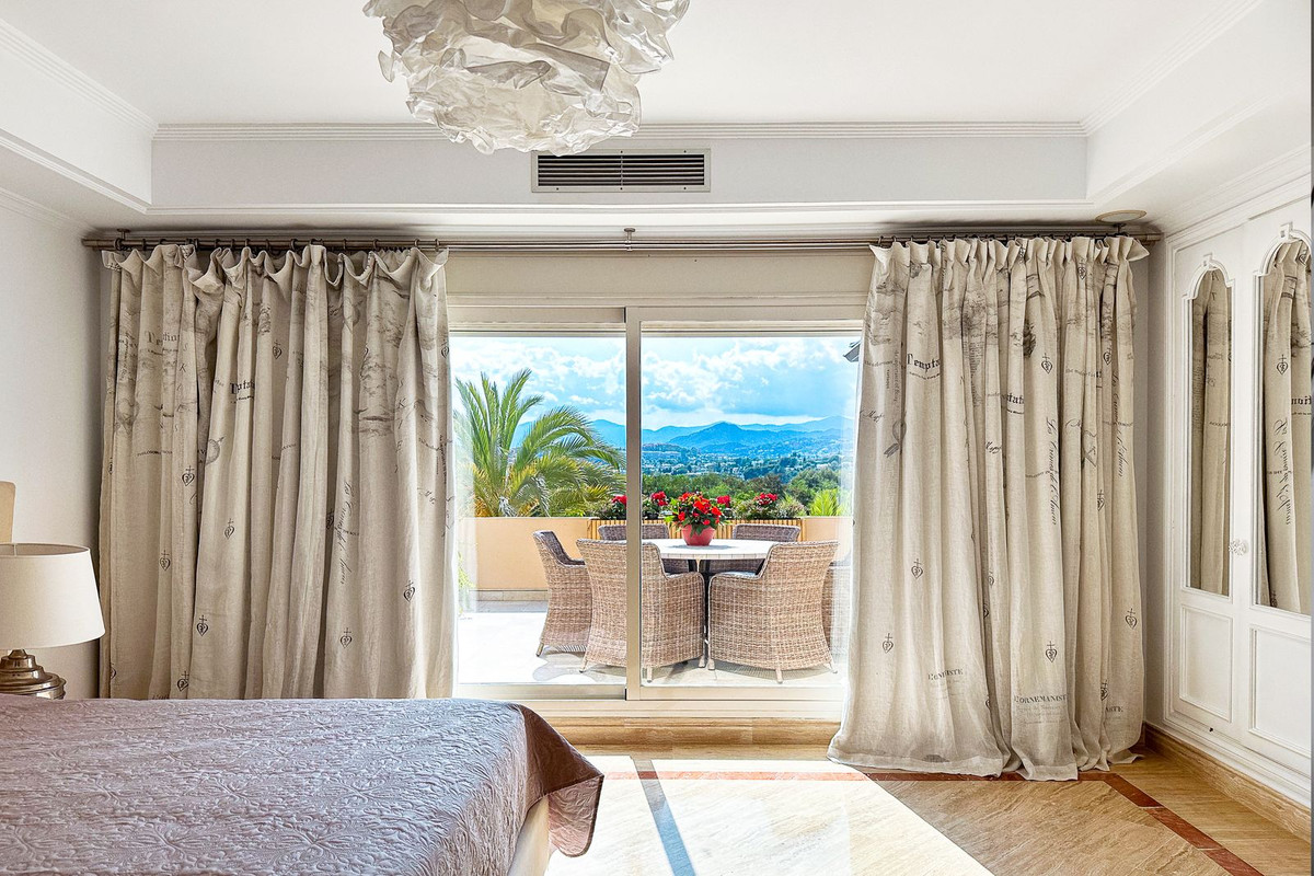 3 Bed Apartment for sale in The Golden Mile Costa Del Sol, Málaga, Spain
