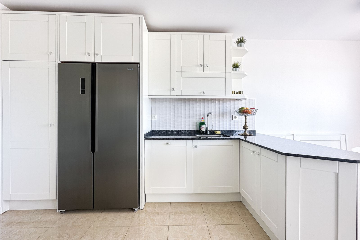 3 Bed Apartment for sale in The Golden Mile Costa Del Sol, Málaga, Spain