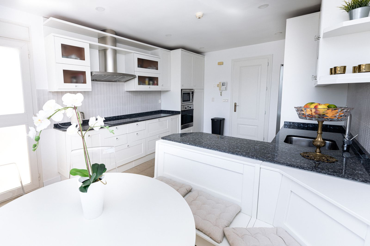 3 Bed Apartment for sale in The Golden Mile Costa Del Sol, Málaga, Spain