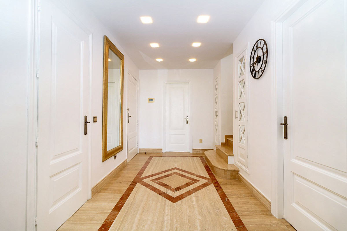 3 Bed Apartment for sale in The Golden Mile Costa Del Sol, Málaga, Spain