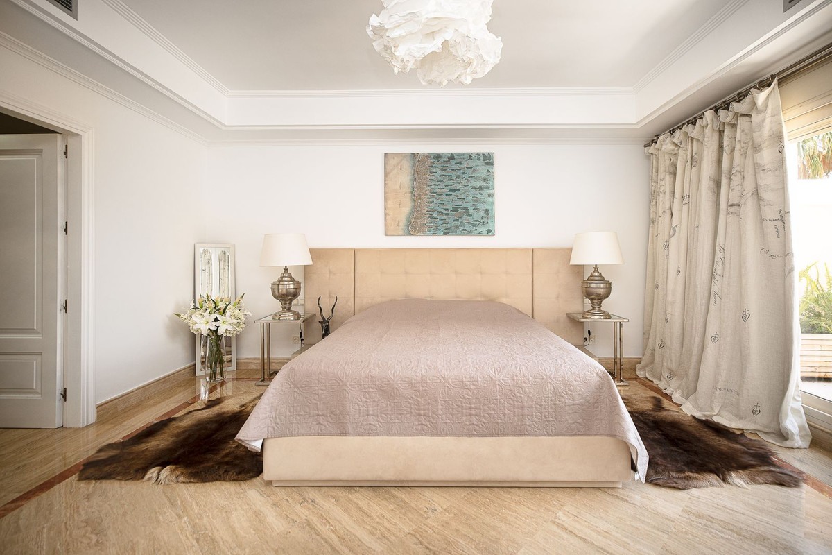 3 Bed Apartment for sale in The Golden Mile Costa Del Sol, Málaga, Spain