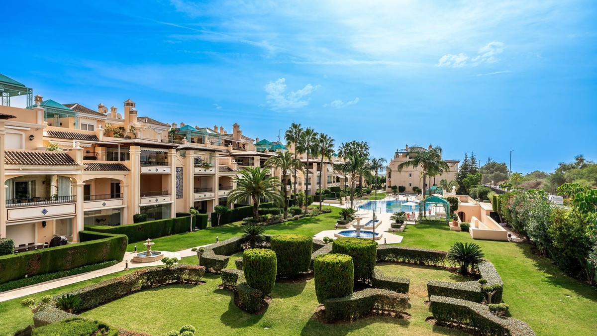 3 Bed Apartment for sale in The Golden Mile Costa Del Sol, Málaga, Spain