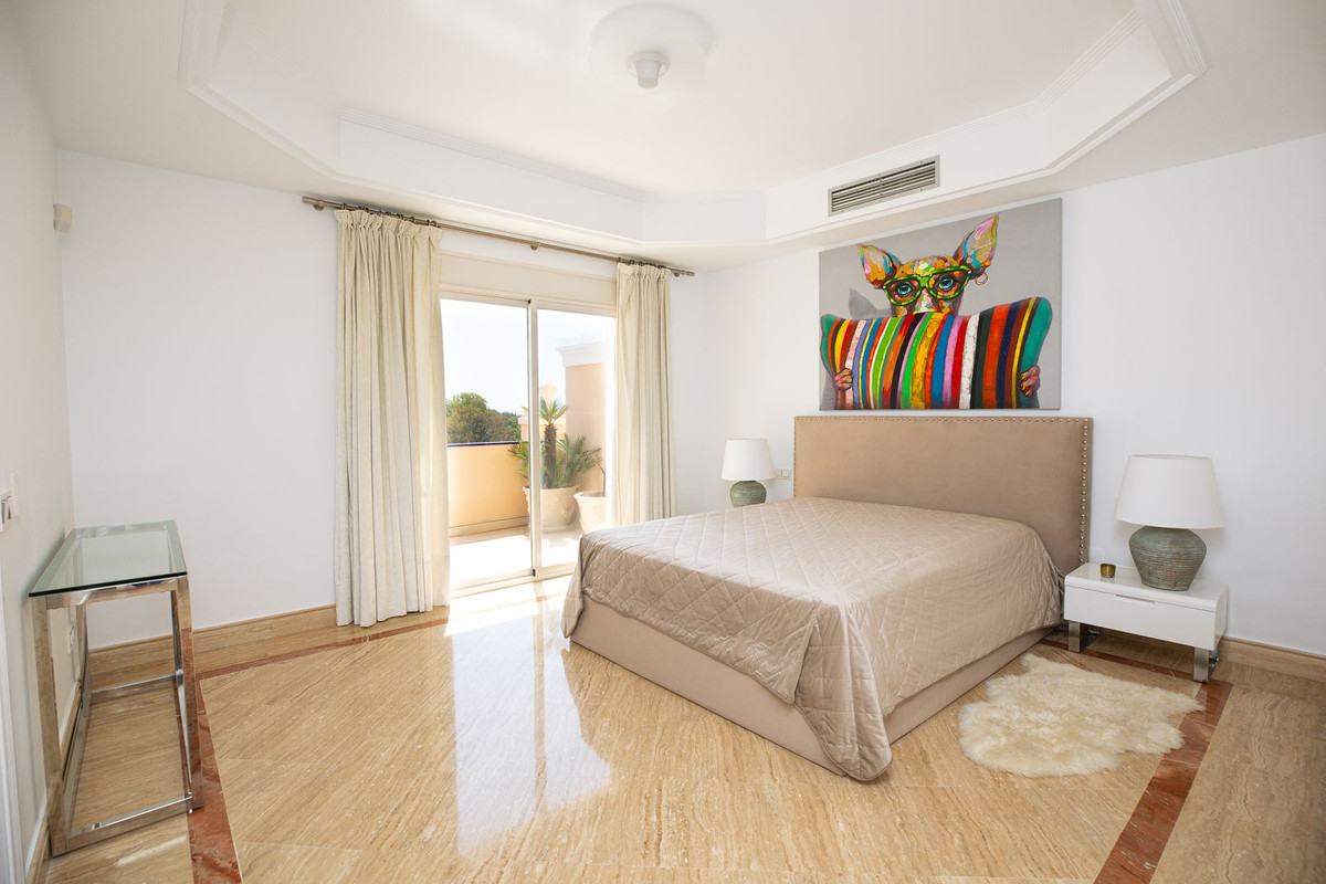 3 Bed Apartment for sale in The Golden Mile Costa Del Sol, Málaga, Spain