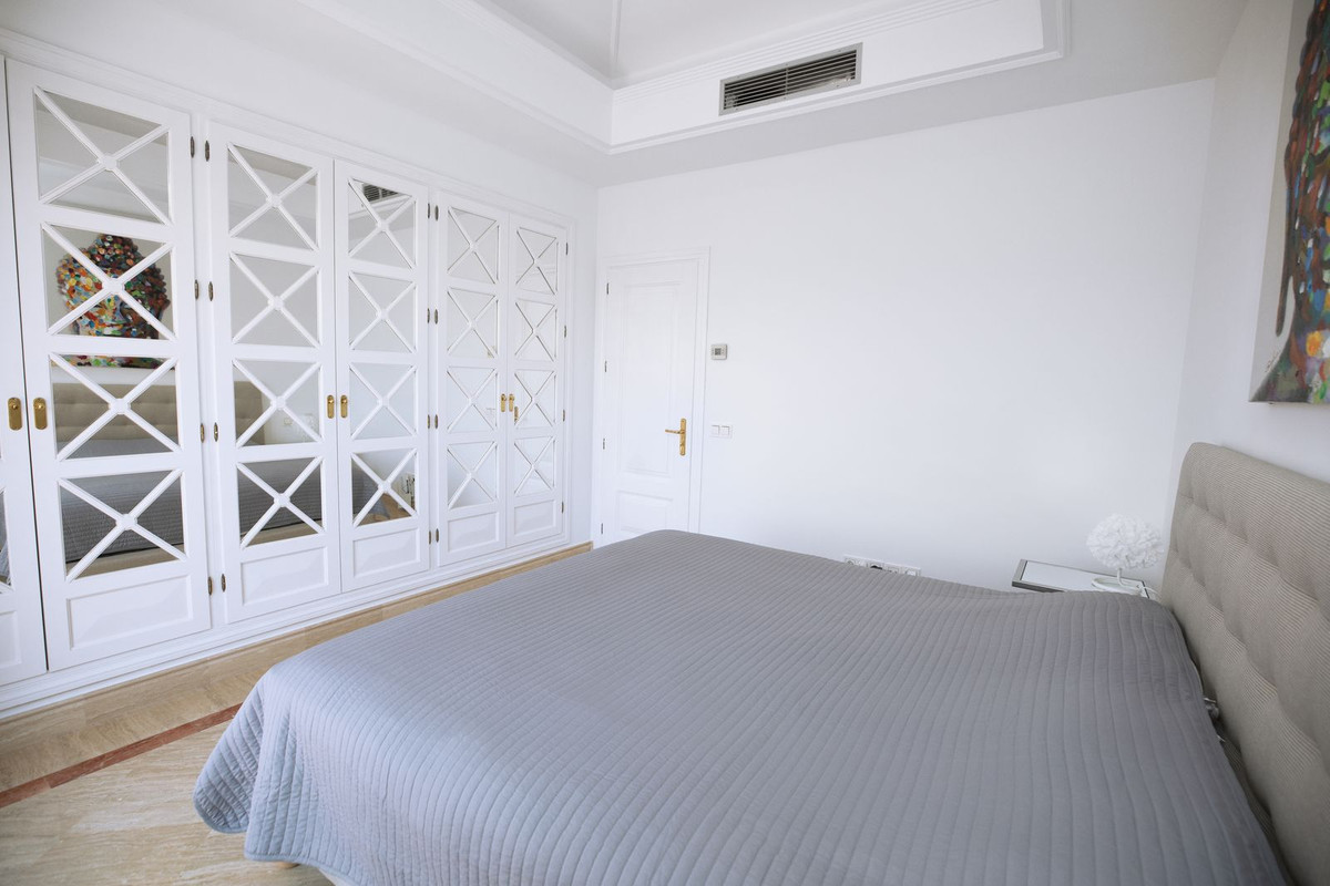 3 Bed Apartment for sale in The Golden Mile Costa Del Sol, Málaga, Spain
