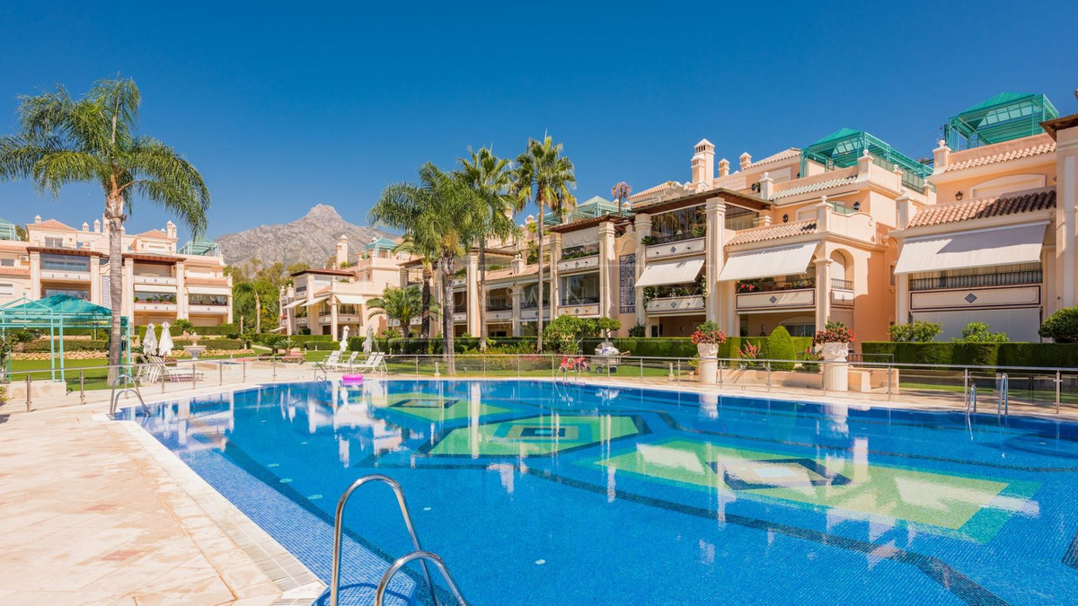 3 Bed Apartment for sale in The Golden Mile Costa Del Sol, Málaga, Spain
