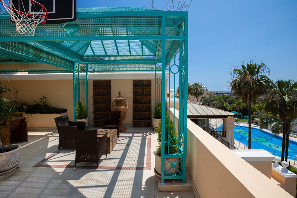3 Bed Apartment for sale in The Golden Mile Costa Del Sol, Málaga, Spain