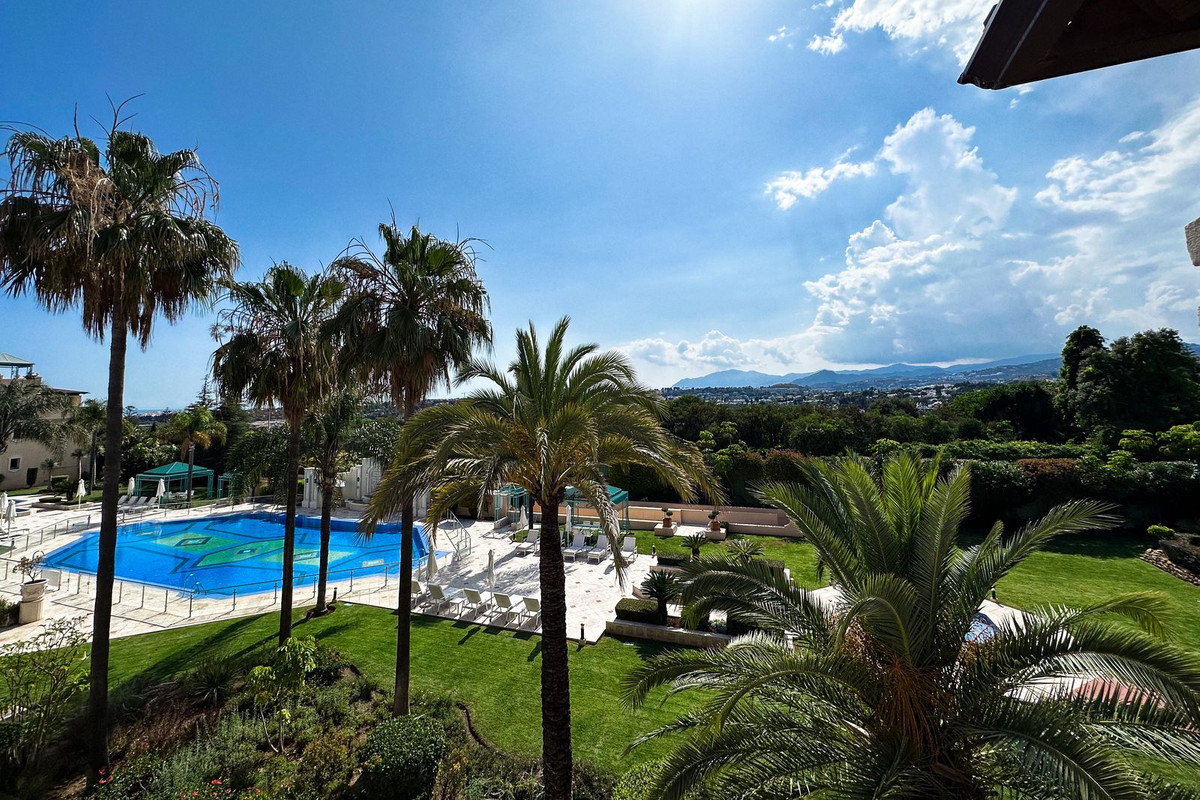 3 Bed Apartment for sale in The Golden Mile Costa Del Sol, Málaga, Spain