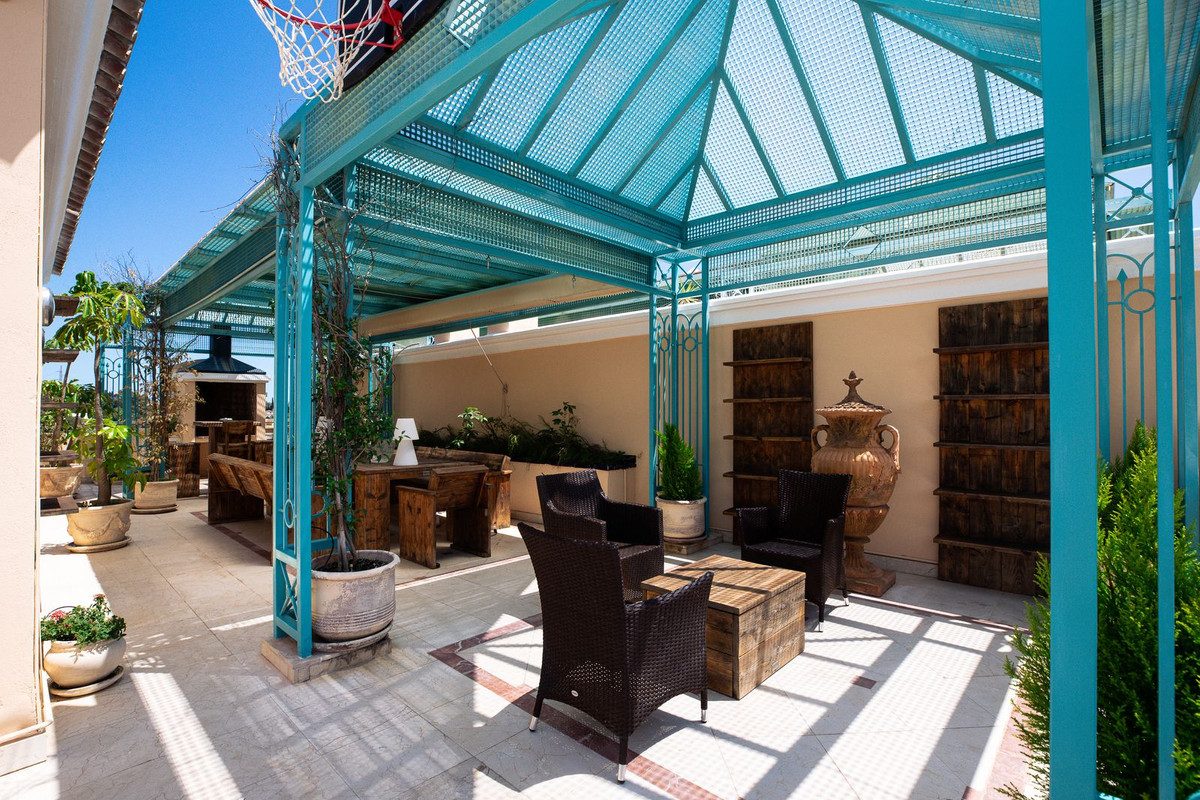 3 Bed Apartment for sale in The Golden Mile Costa Del Sol, Málaga, Spain