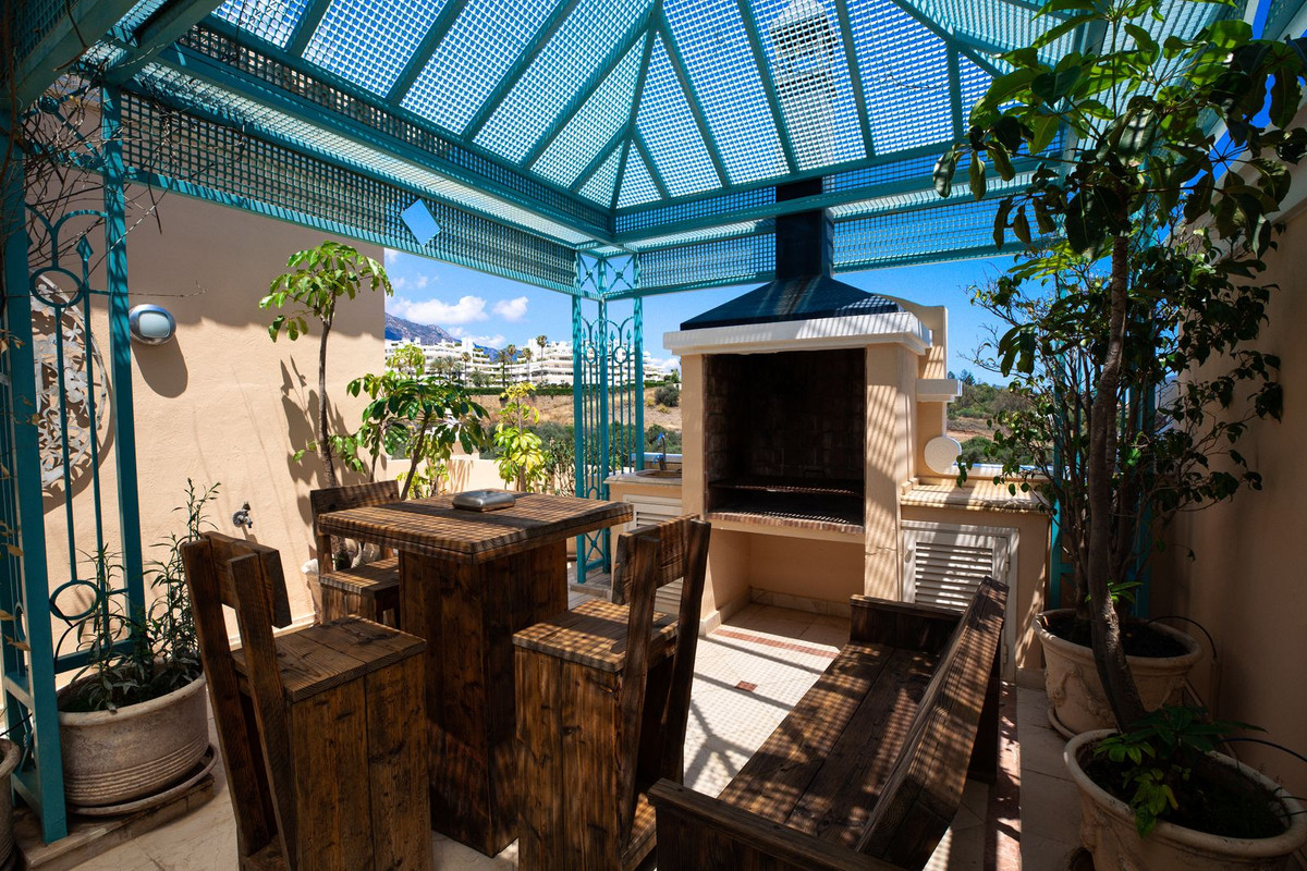 3 Bed Apartment for sale in The Golden Mile Costa Del Sol, Málaga, Spain